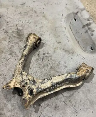 Mitsubishi Pajero Front upper control arm/wishbone 