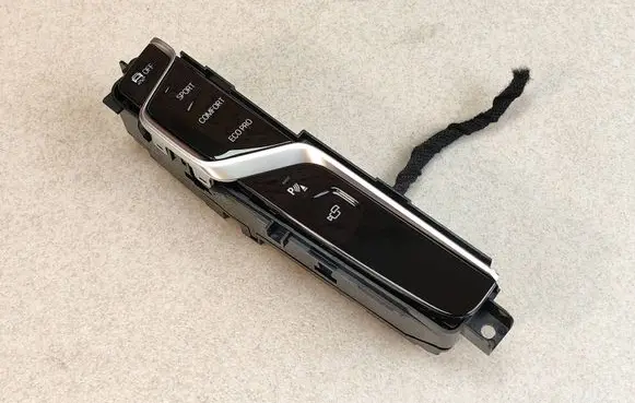 BMW 5 G30 G31 G38 Central console control unit 9460819
