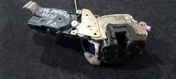 Subaru Impreza I Front door lock