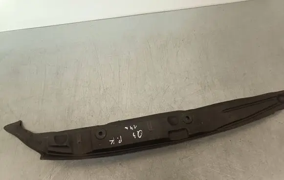Audi Q3 8U Fender end trim 8U0821111A