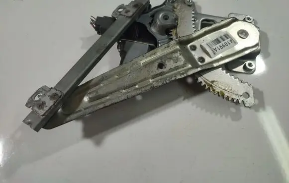 Mitsubishi Outlander Front door window regulator with motor 