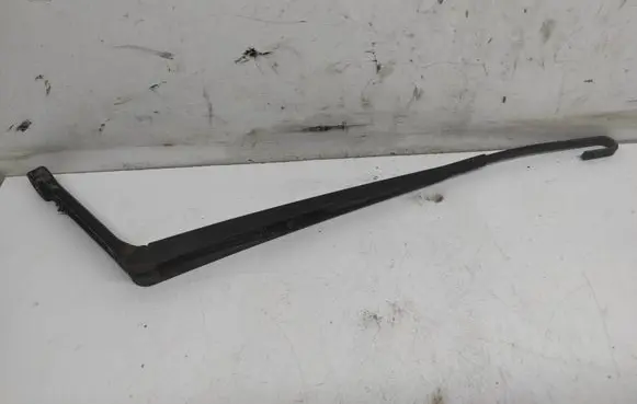 Front wiper blade arm