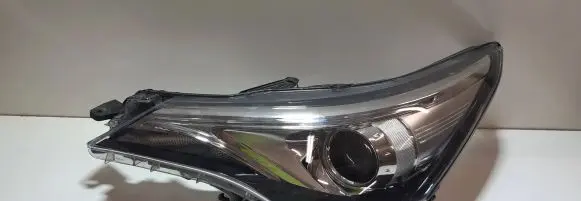 Toyota Avensis T270 Headlight/headlamp 138160539 6437