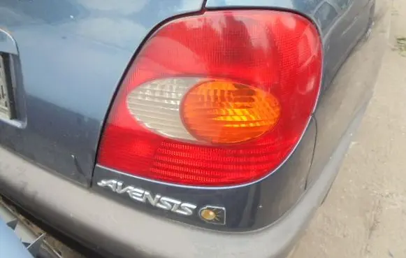 Toyota Avensis T220 Rear/tail lights