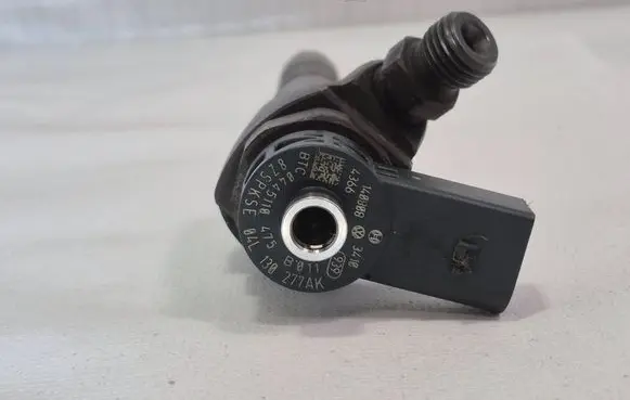 Skoda Octavia Mk3 (5E) Fuel injector 04L130277AK 0445110473