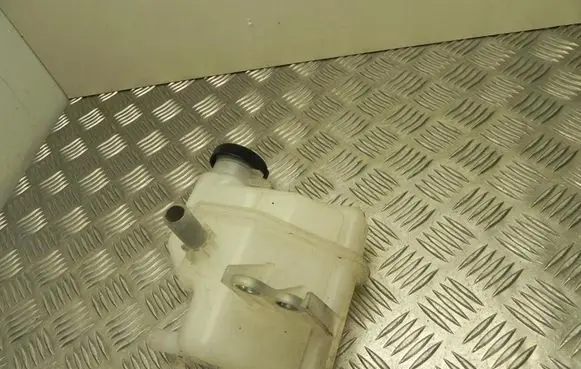 Toyota Yaris Coolant expansion tank/reservoir VD16708