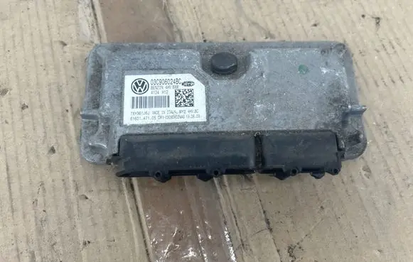 Volkswagen Golf V Engine control unit/module 03C906024AS 7XY361J6J 03C906024BC