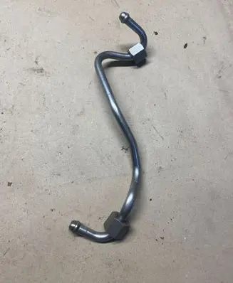 Fuel injector supply line/pipe