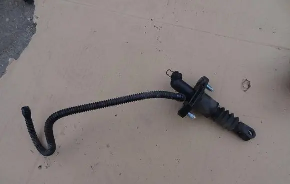 Suzuki Grand Vitara II Clutch slave cylinder 23810-64J00