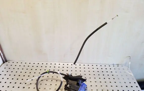Audi A8 S8 D2 4D Rear door lock 4D0839015D