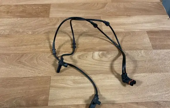 Mercedes-Benz E W212 ABS brake wheel speed sensor A2125401605