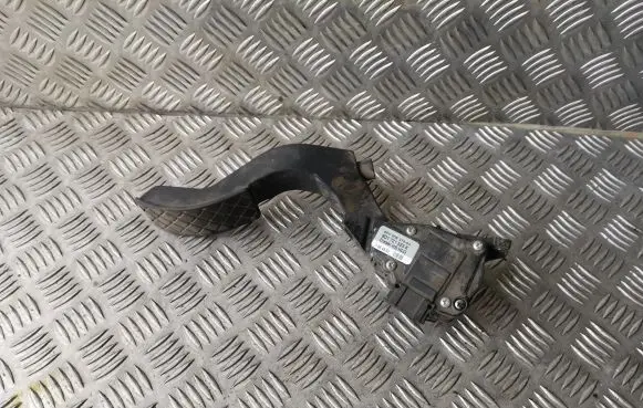 Volkswagen PASSAT B5.5 Accelerator throttle pedal 8D1721523K