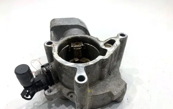 Volkswagen PASSAT B8 Vacuum pump 06Q145100F