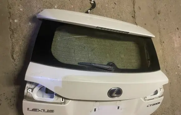 Lexus CT 200H Tailgate/trunk/boot lid