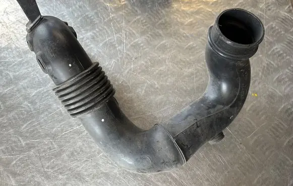 Renault Master III Air intake duct part 165554107R