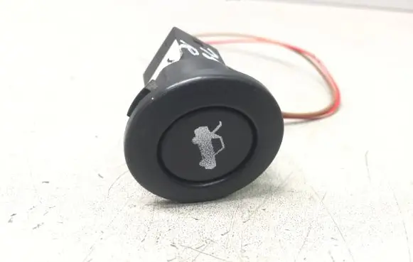 Chevrolet Aveo Tailgate/trunk/boot open switch 