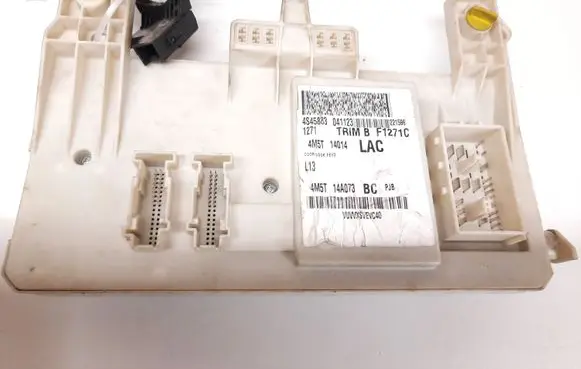 Ford Focus Fuse module 4M5T14014