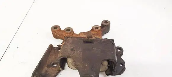 Citroen DS3 Engine mount bracket 9680293680