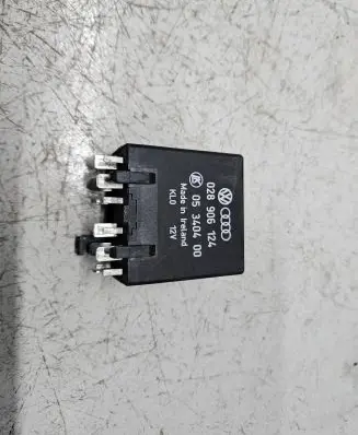 Volkswagen Golf III Other relay 028906124 05340400