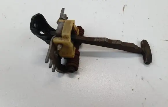 Renault Megane III Rear door check strap stopper