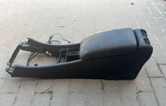 Mercedes-Benz C W203 Center console E037611021