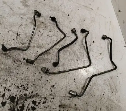 Toyota Avensis T250 Fuel injector supply line/pipe 
