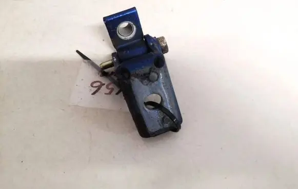 Peugeot 206 Rear door lower hinge