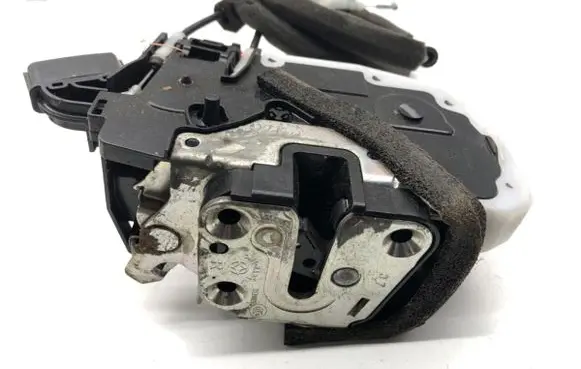 Infiniti Q50 Rear door lock 