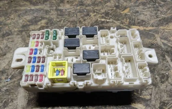 Mitsubishi Space Star Fuse module 8637B733