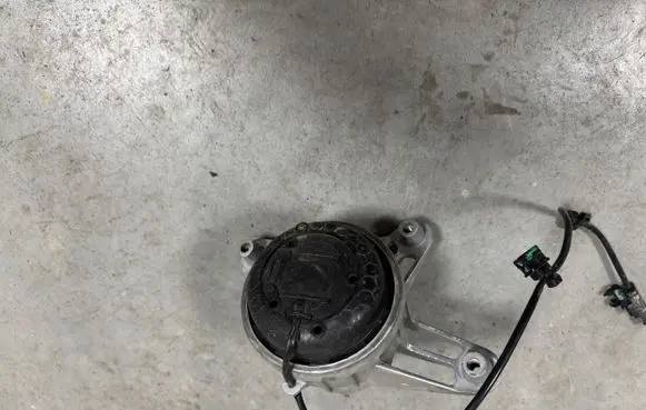 Mercedes-Benz GLE W167 Engine mount bracket a1672405800