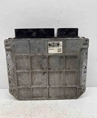 Toyota Avensis T270 Engine control unit/module 8966105D10 MB2759000161