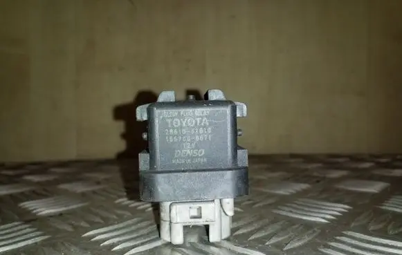Glow plug pre-heat relay