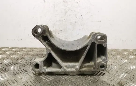 Jeep Grand Cherokee Gearbox mounting bracket 68275992AA