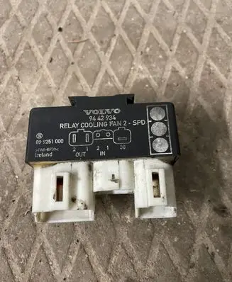 Volvo V70 Coolant fan relay 9442934 899251000