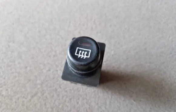 Mitsubishi L200 Windscreen/window heater switch
