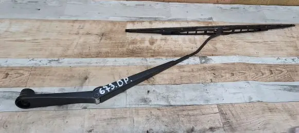 Front wiper blade arm