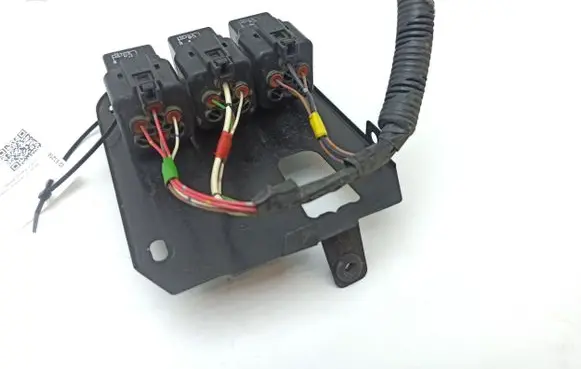 Jaguar XJ X300 Relay mounting block LNA6706AA