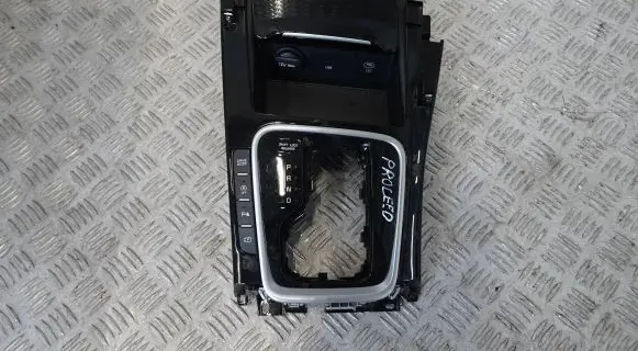 KIA Pro Cee'd III Gear shifter surround trim plastic 84652-J7AA0