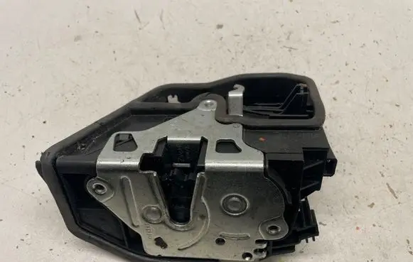 BMW 5 F10 F11 Front door lock 7229461 A053702