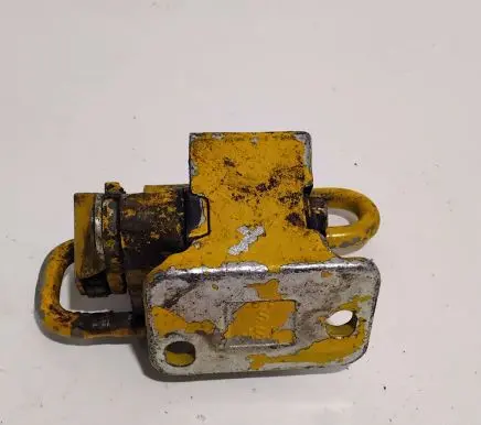 Volkswagen Caddy Front door lower hinge 2K0831411