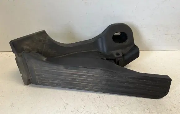 Volkswagen Touran II Accelerator throttle pedal 1T1723503J 6510300101 150911