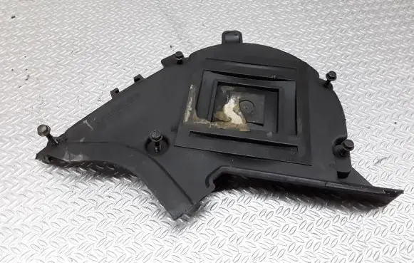 Ford Focus Timing belt guard (cover) 9651560180