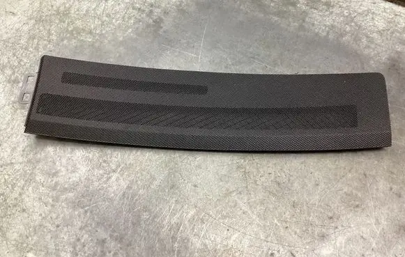 Mercedes-Benz CLS C218 X218 Dash center speaker trim cover 105017241