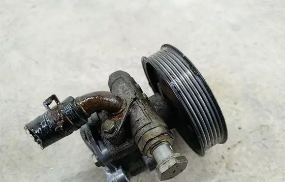 Volkswagen Golf IV Power steering pump 1J0422154A