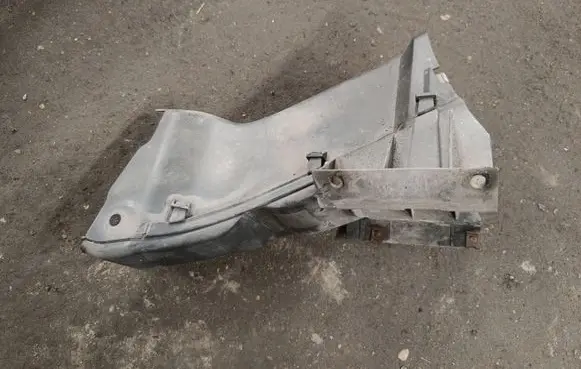 BMW X5 E53 Brake cooling air channel/duct 51717121616