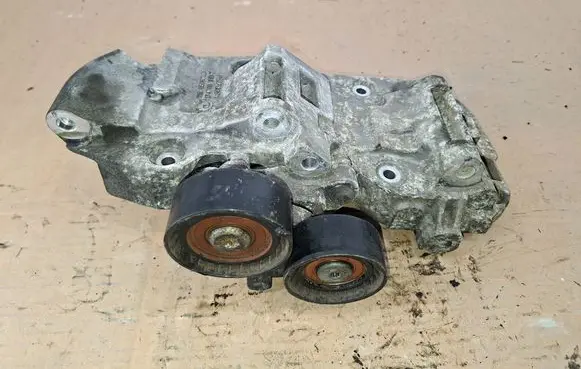 BMW 3 E90 E91 Generator/alternator bracket 8506863 174786