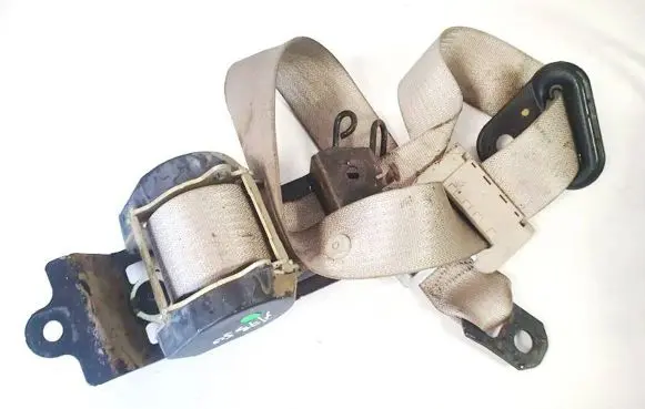 Middle seatbelt (rear)