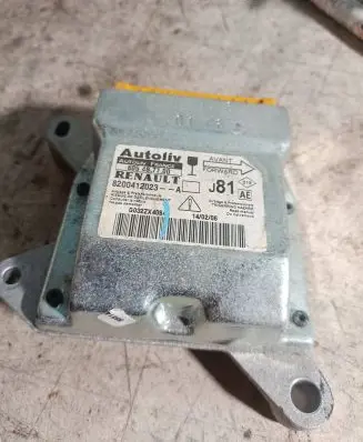 Renault Espace - Grand espace IV Airbag control unit/module 8200412023