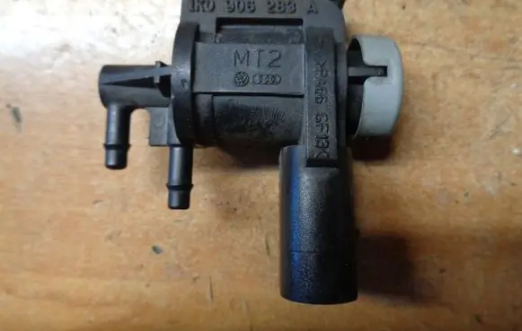 Audi A4 S4 B8 8K Turbo solenoid valve 1K0906283A