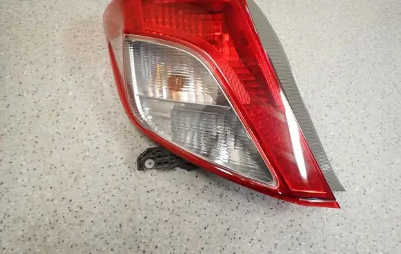 Toyota Yaris Headlight/headlamp